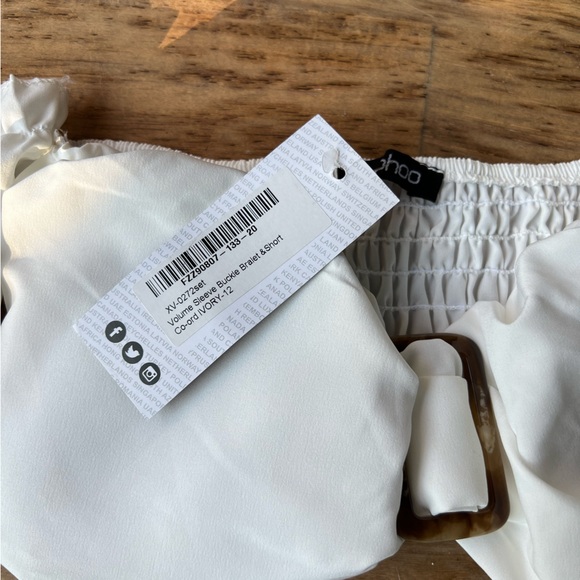 Boohoo Volume Sleeve Buckle Bralette & Short - NWT - Picture 2 of 3